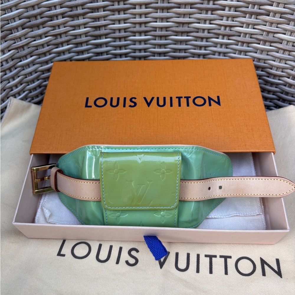 Authentic Louis Vuitton NEW 1990s Vernis Lafayette coin wallet bracelet bag RARE